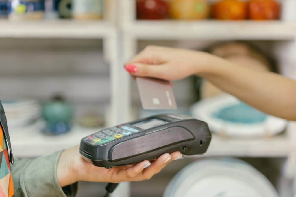 The Benefits Of Using A POS Terminal For Canadian Retailers