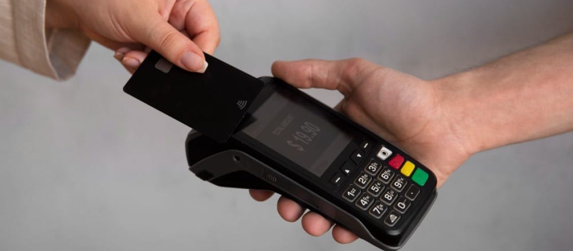 Pros And Cons of a Wireless Credit Card Terminal for Your Company