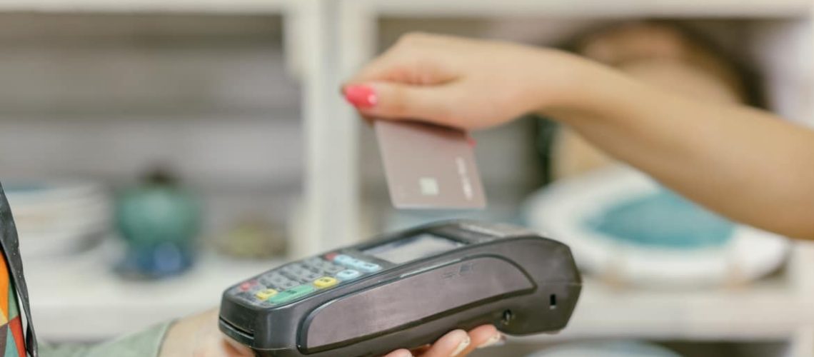 The Benefits Of Using A POS Terminal For Canadian Retailers